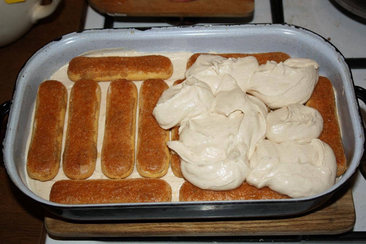 ilustrasi membuat tiramisu