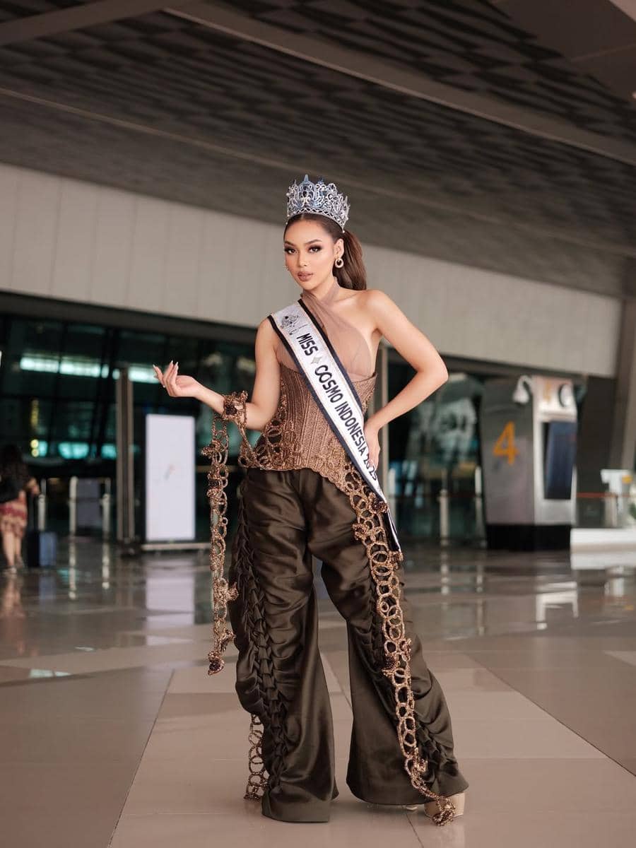 potret keberangkatan Salma Ranggita ke ajang Miss Cosmo 2025