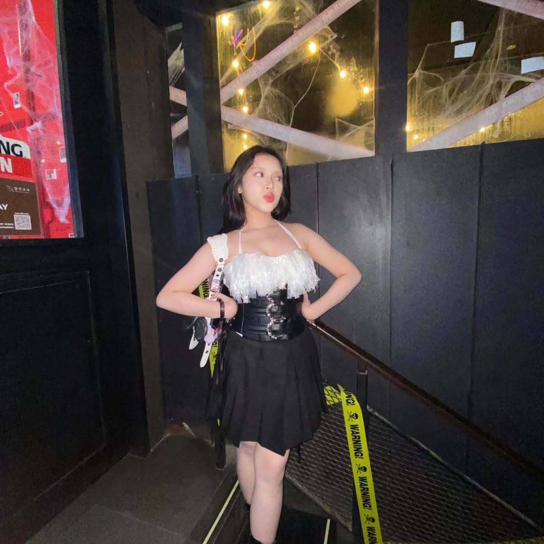 momen Tiara Andini saat nonton konser BLACKPINK