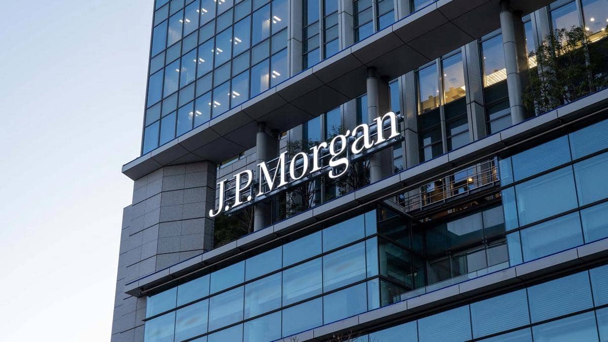 Harga Minyak Diproyeksi Turun pada 2026 akibat Banjir Pasokan