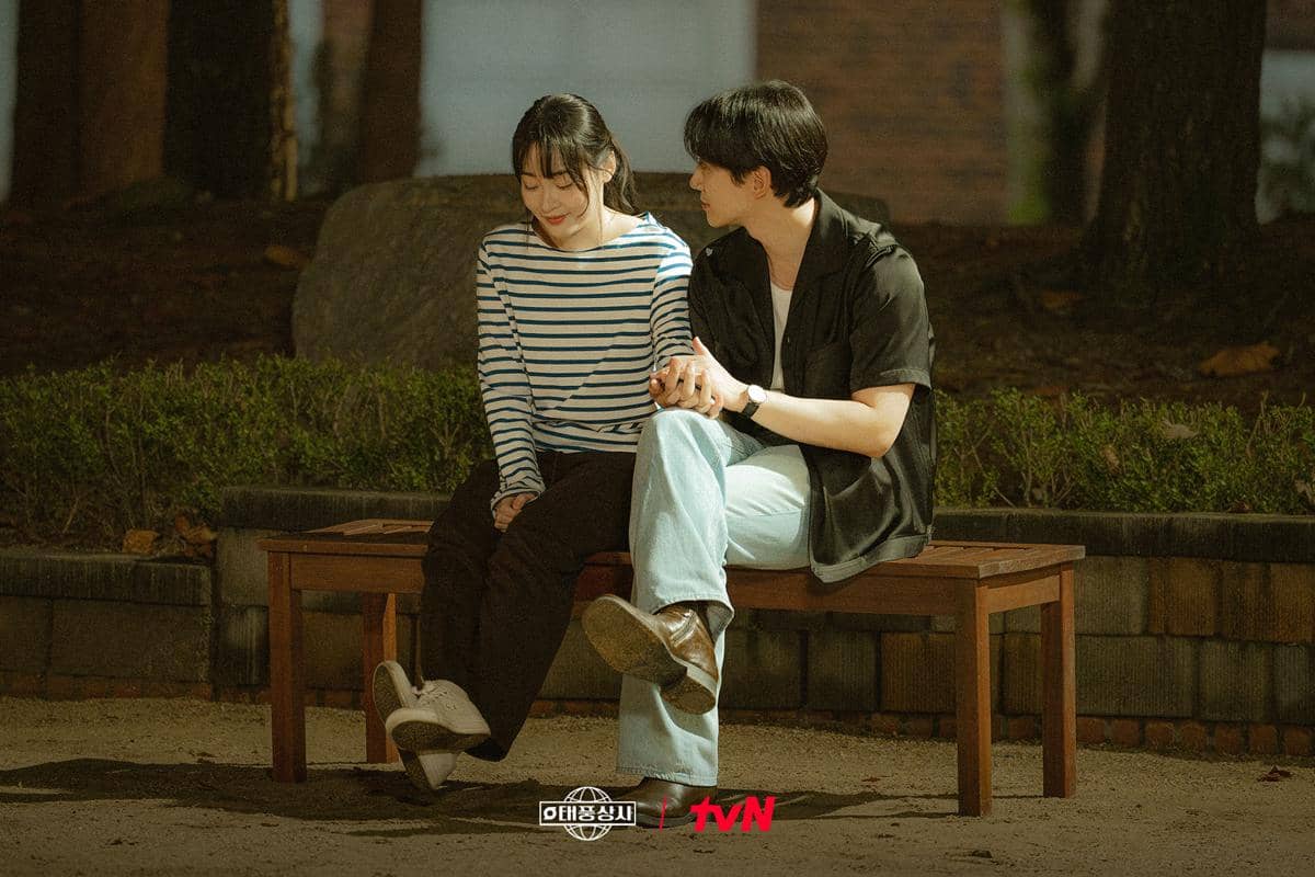 Kim Min Ha dan Lee Junho di Typhoon Family