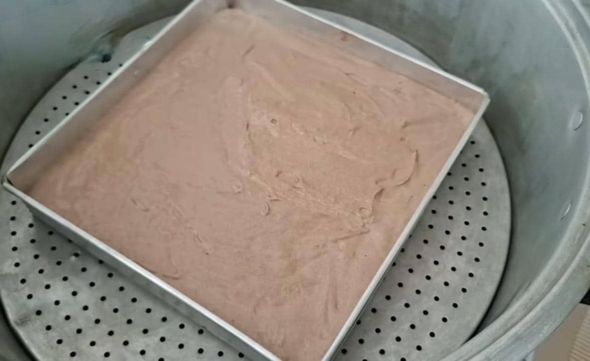 ilustrasi mengukus brownies 