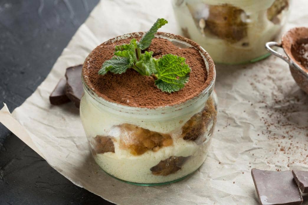 Ilustrasi banana pudding tiramisu 