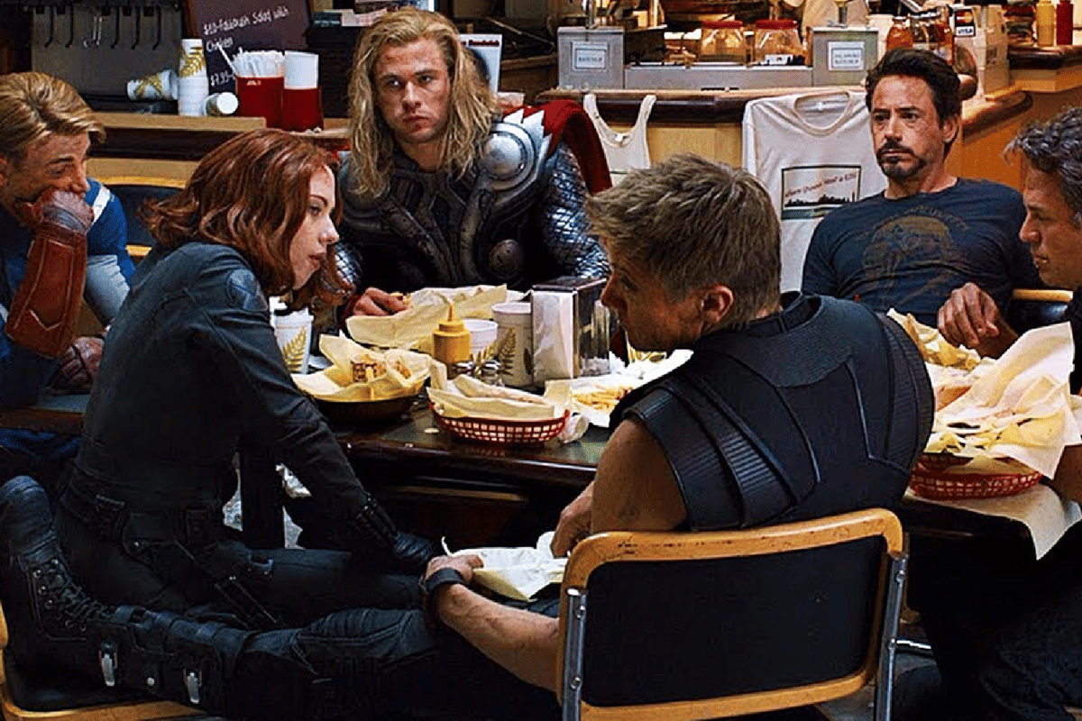 Avengers membeli makan.