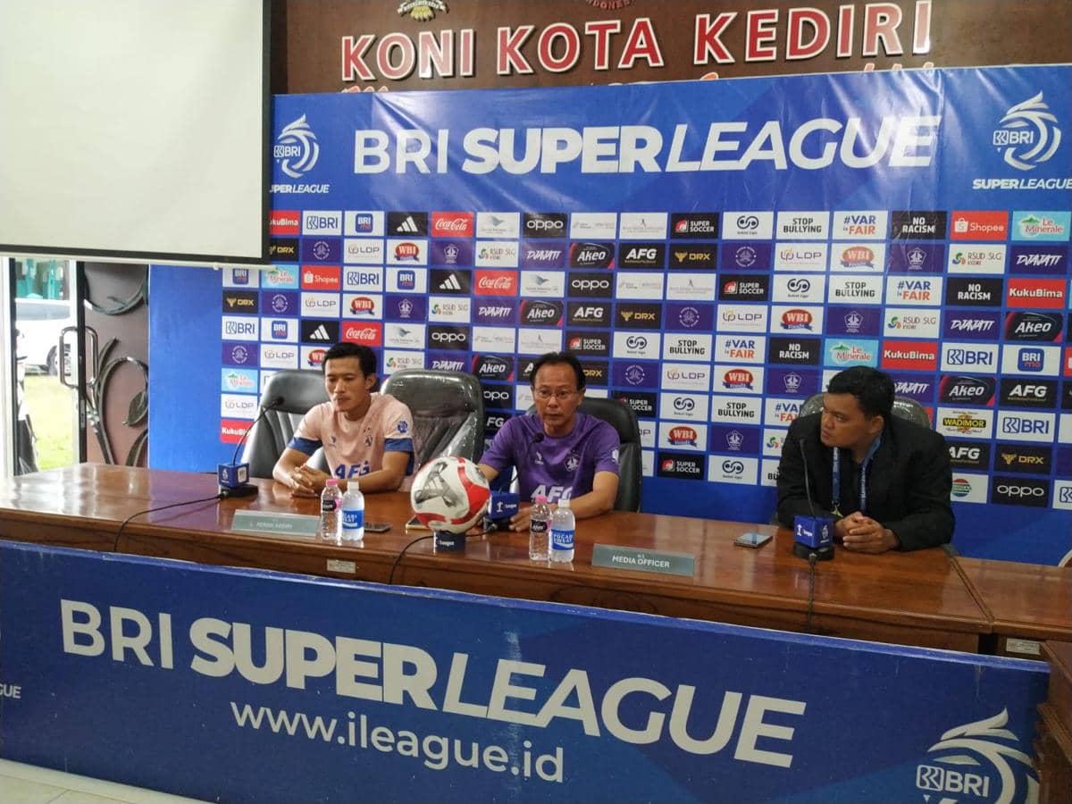 Pelatih Persik Kediri, Ong Kim Swee saat memberi keterangan pers. IDN Times/istimewa