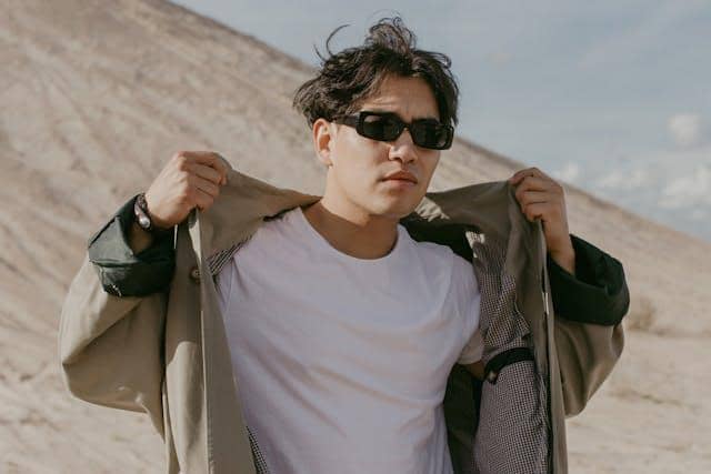 ilustrasi model rambut pria jidat jenong 