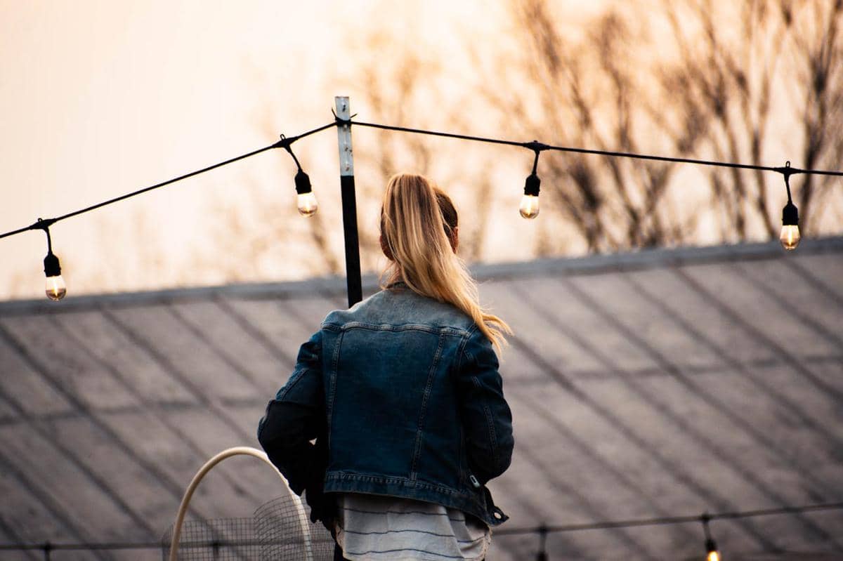 ilustrasi lampu string light