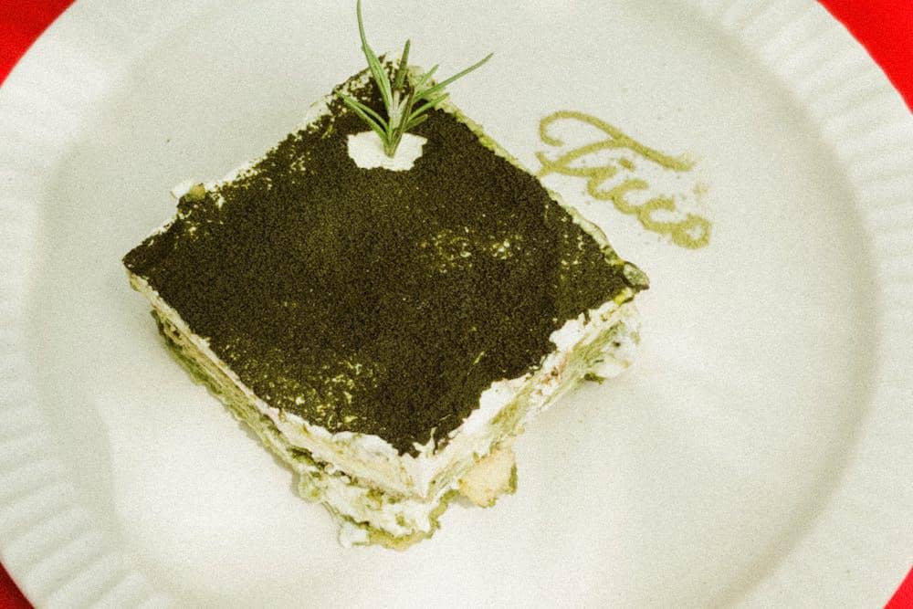 ilustrasi tiramisu green tea