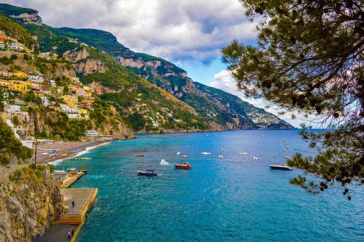 Pantai Amalfi Coast di Italia. 