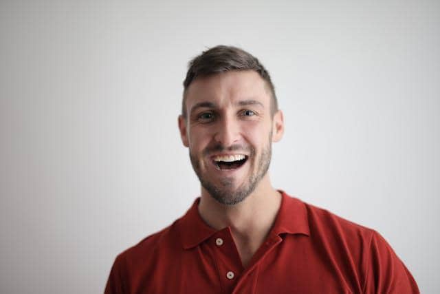 ilustrasi model rambut pria jidat jenong 