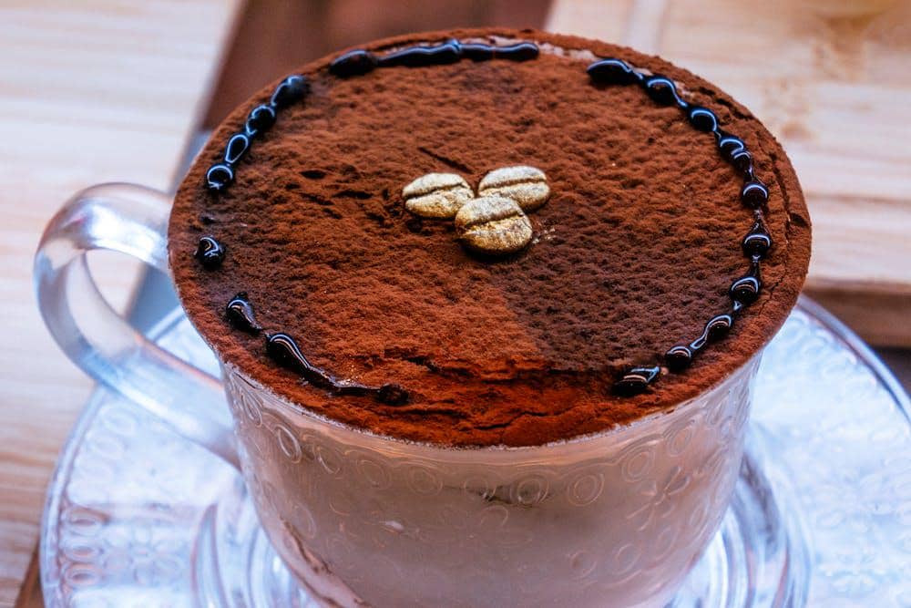 ilustrasi tiramisu mousse