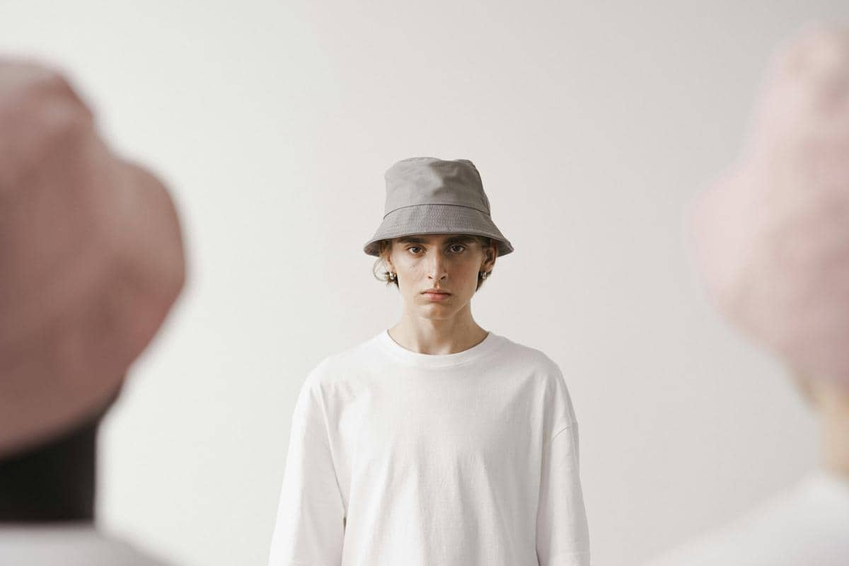 ilustrasi topi bucket 