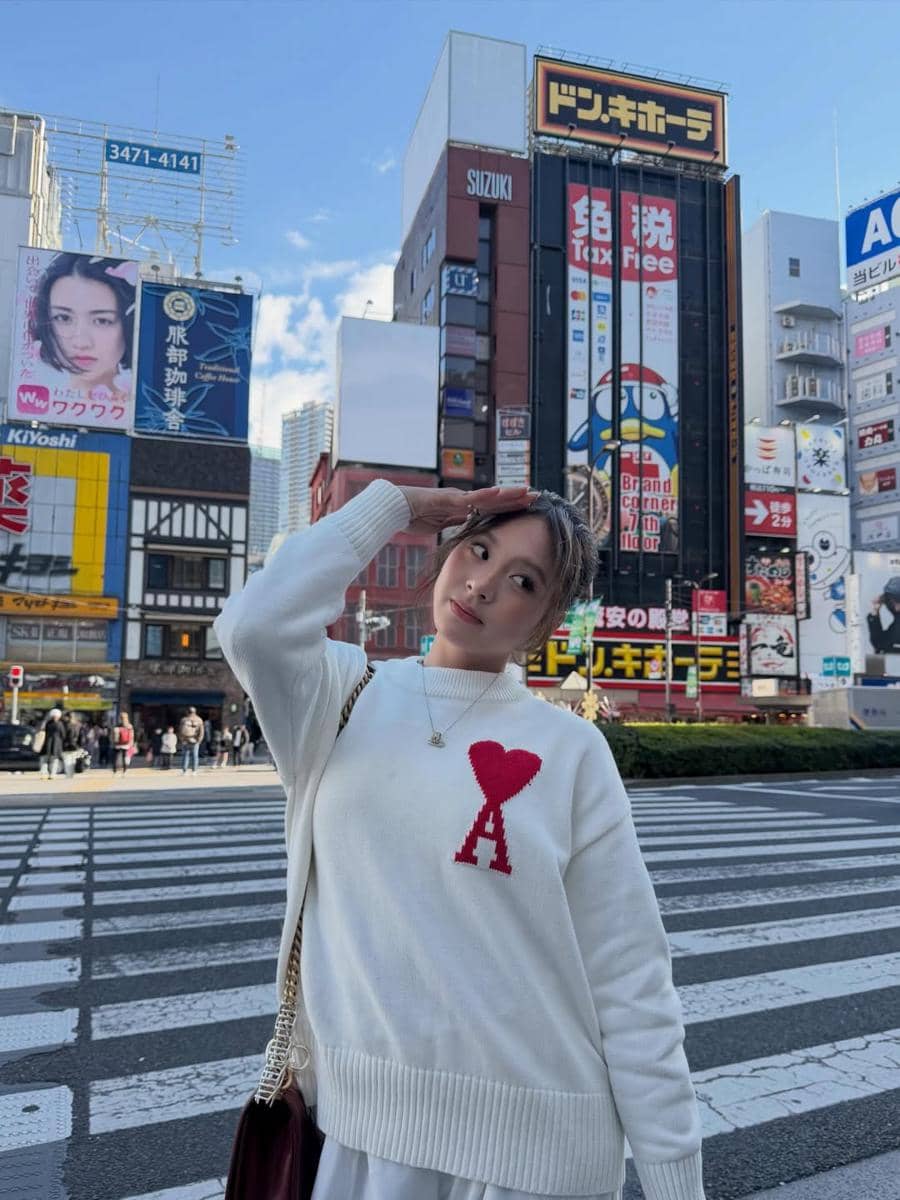 Zee Asadel di Pokémon Center Shibuya, Jepang.