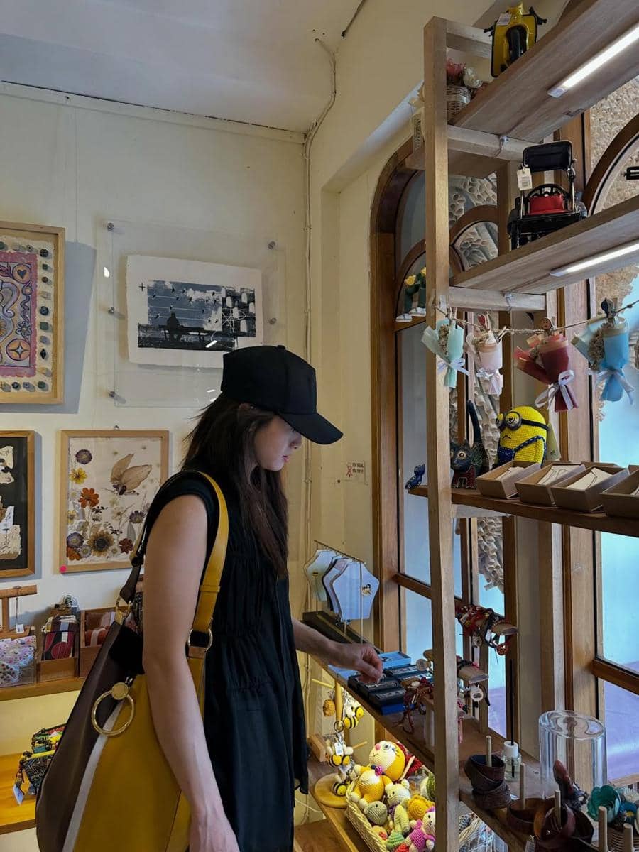 Acha Septriasa liburan di Kota Yogyakarta.