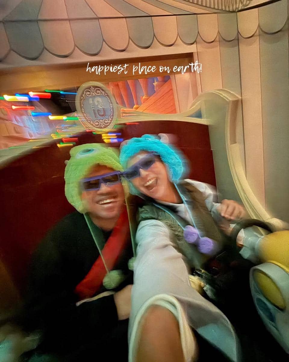 Clairine Clay dan Joshua liburan di Tokyo DisneySea.