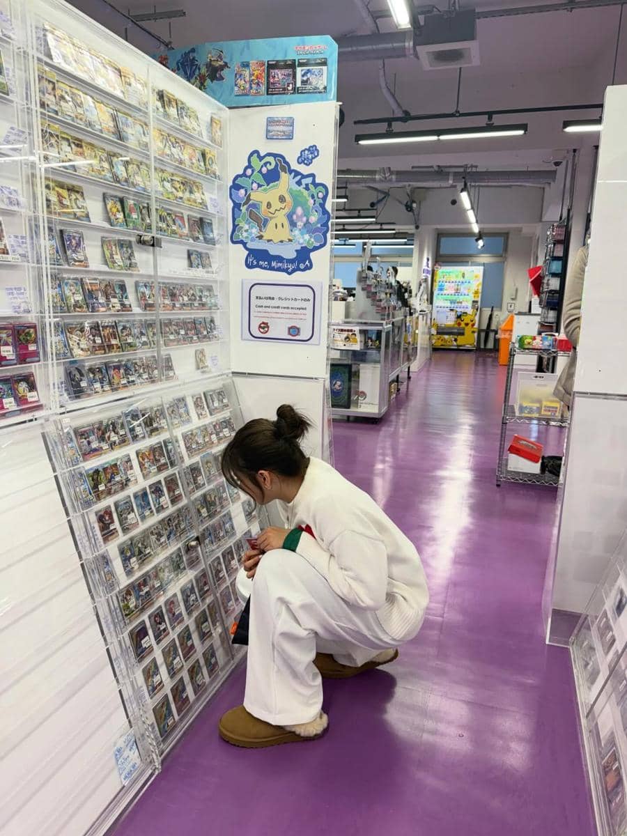 Zee Asadel di Pokémon Center Shibuya, Jepang.