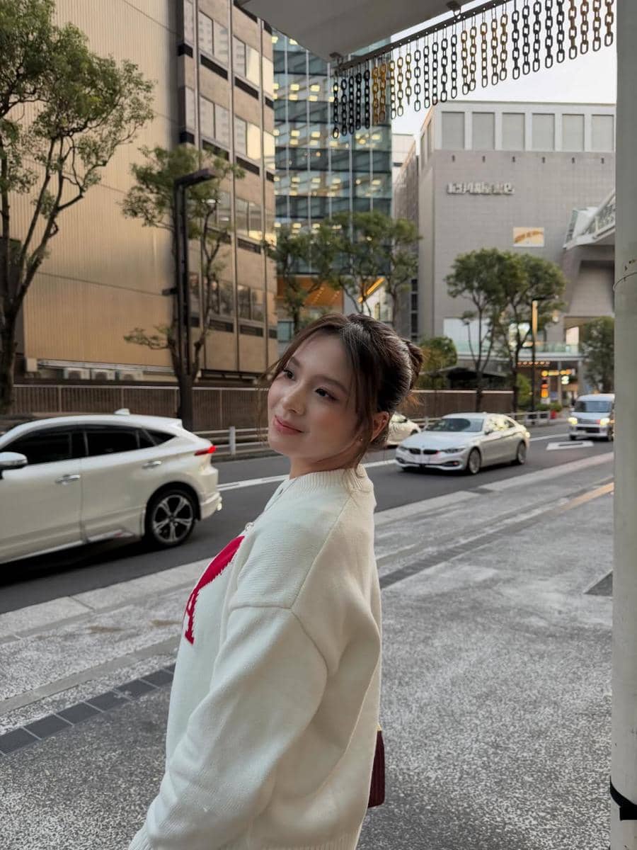 Zee Asadel di Pokémon Center Shibuya, Jepang.