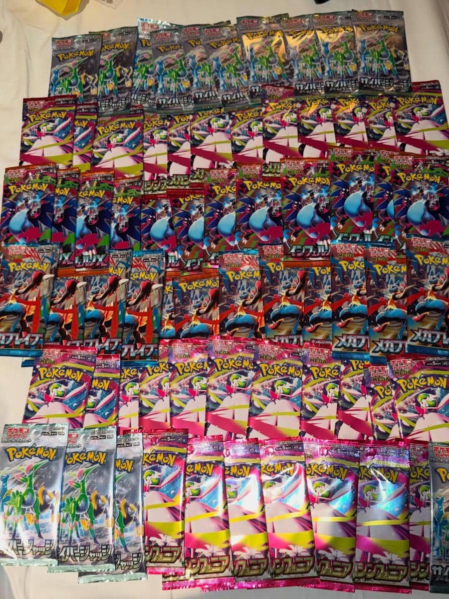 Zee Asadel di Pokémon Center Shibuya, Jepang.