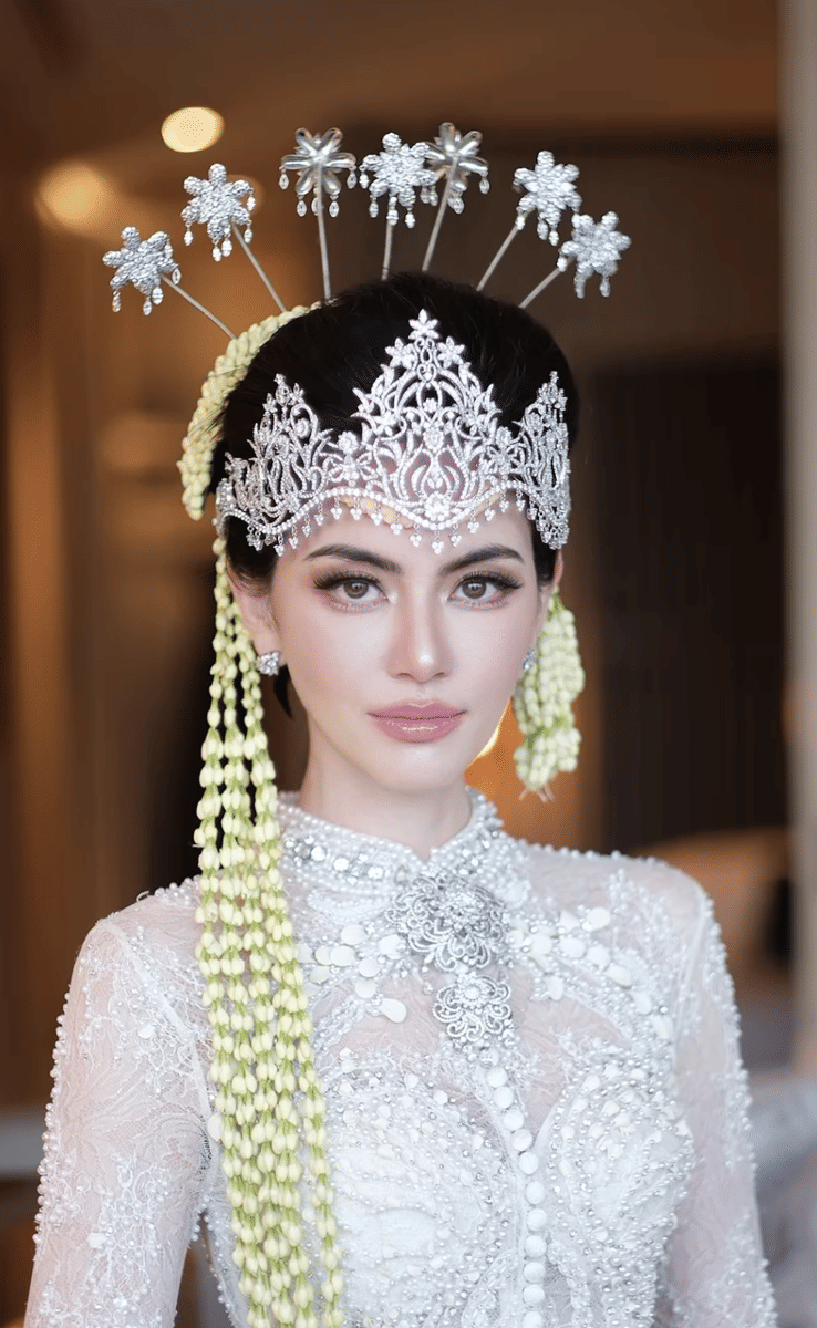 Look Davika Hoorne . (instagram.com/davikah)