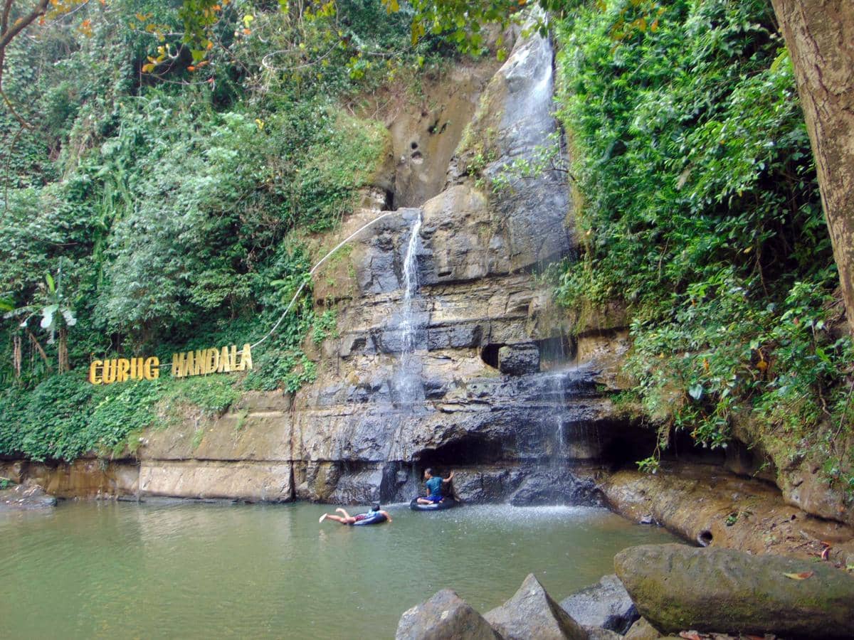 Air Terjun Curug Mandala wisata di Cilacap