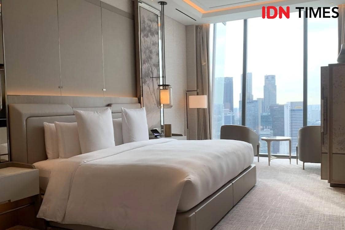 Potret kamar tidur di Paiza Premier Suite di Marina Bay Sands, Singapura 