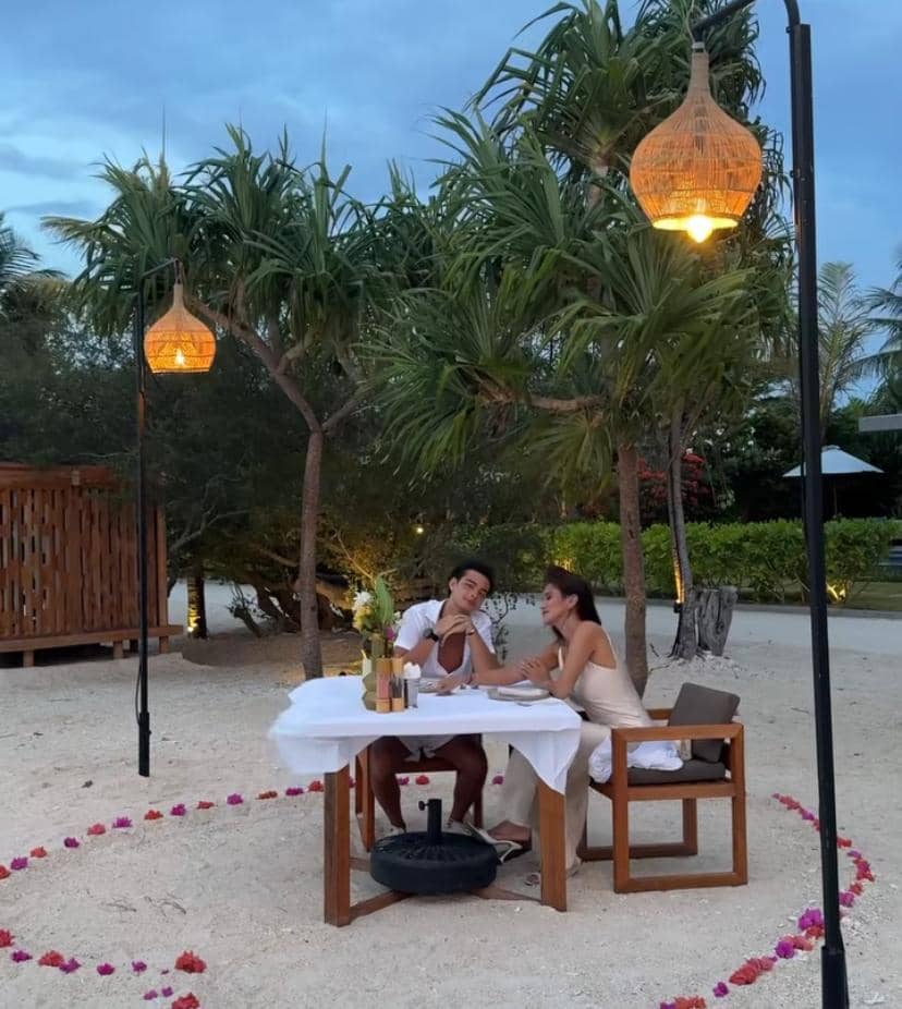 potret Olla Ramlan dan Tristan Molina liburan di NTB