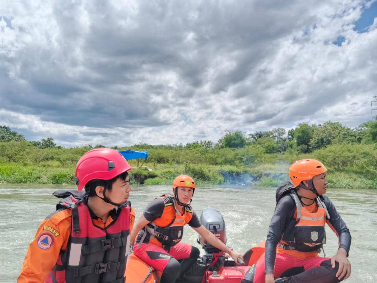 Pencarian korban hilang di Sungai Lematang.