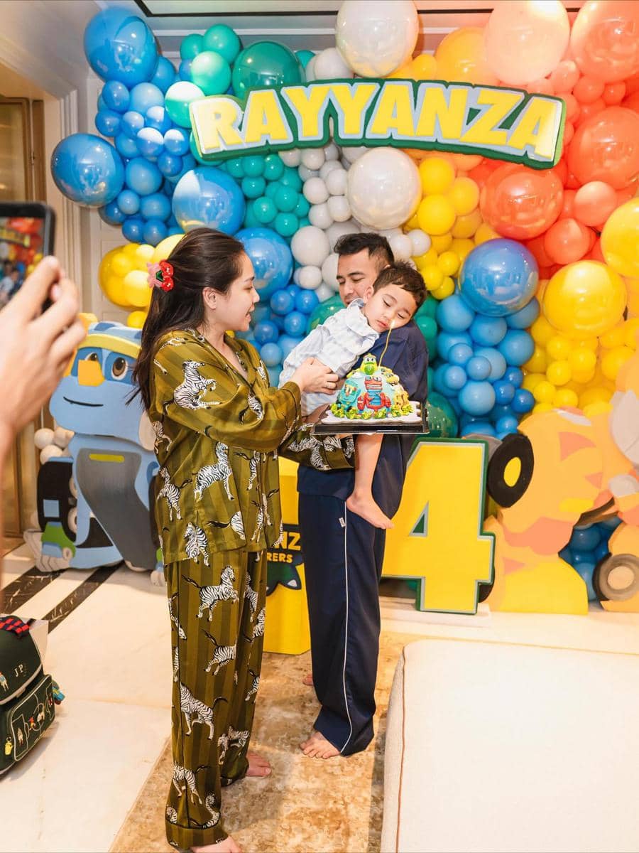 Kejutan Ulang Tahun ke-4 Rayyanza (instagram/raffinagita1717)