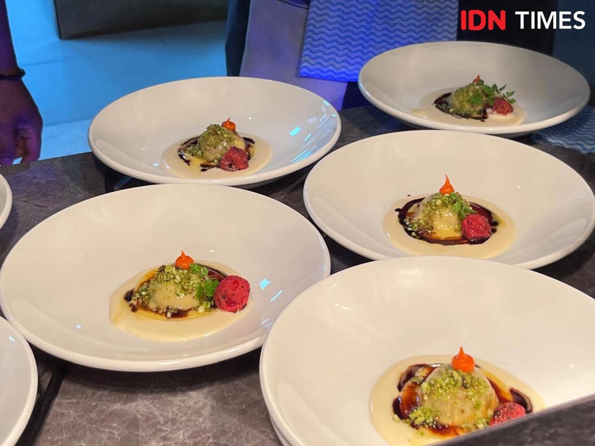 Potret Lamb Ragu Ravioli, Cheese Fondue, Rosemary Lamb Sauce