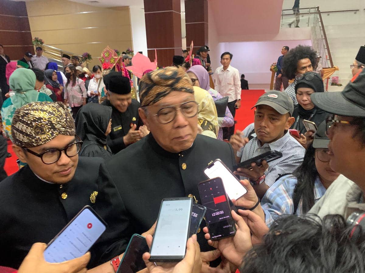 IMG-20251126-WA0000.jpgWali Kota Tangsel, Benyamin Davnie (IDN Times/Muhamad Iqbal)