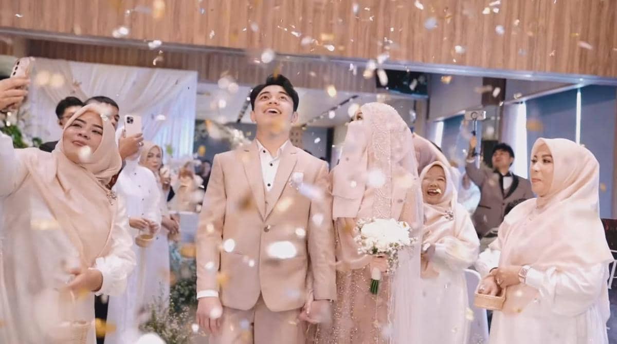 Resepsi Pernikahan Fiki Naki dan Tinandrose
