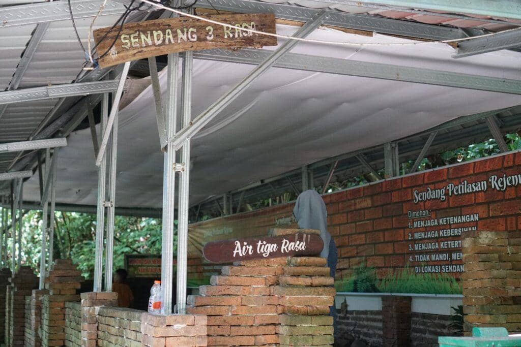 Air Tiga Rasa Rejenu Wisata di Kudus