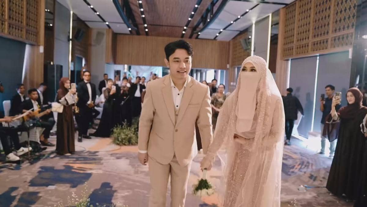 Resepsi Pernikahan Fiki Naki dan Tinandrose