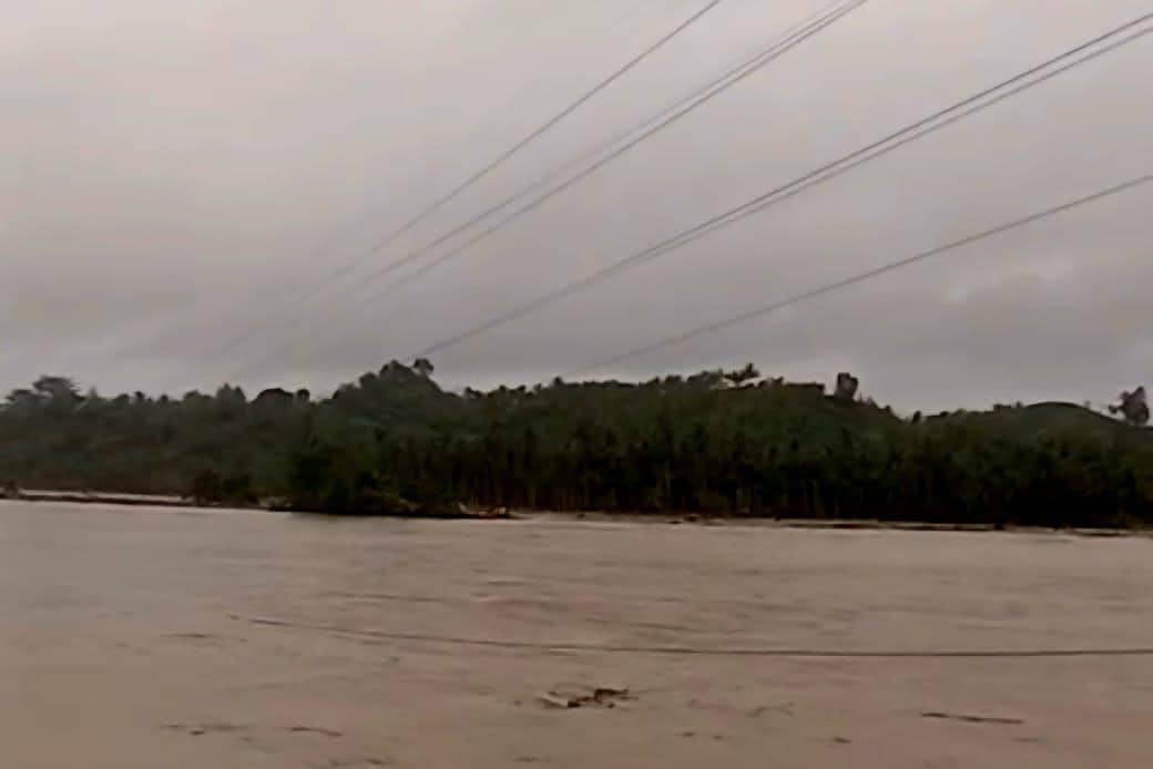 Penampakan kabel transmisi SUTT 150 kV pada jalur Arun-Bireun yang putus akibat banjir bandang (dok.PLN)