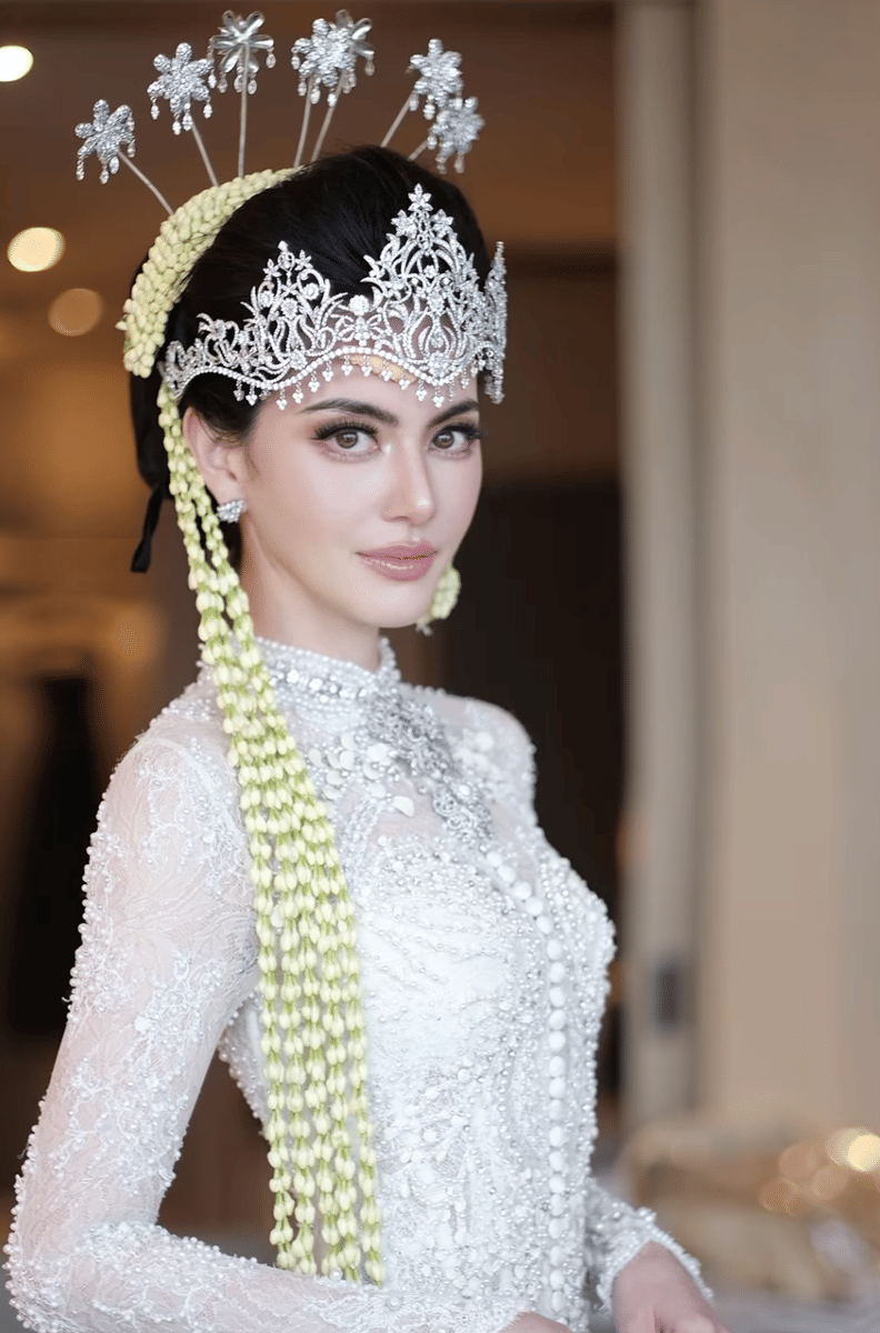 Davika Hoorne