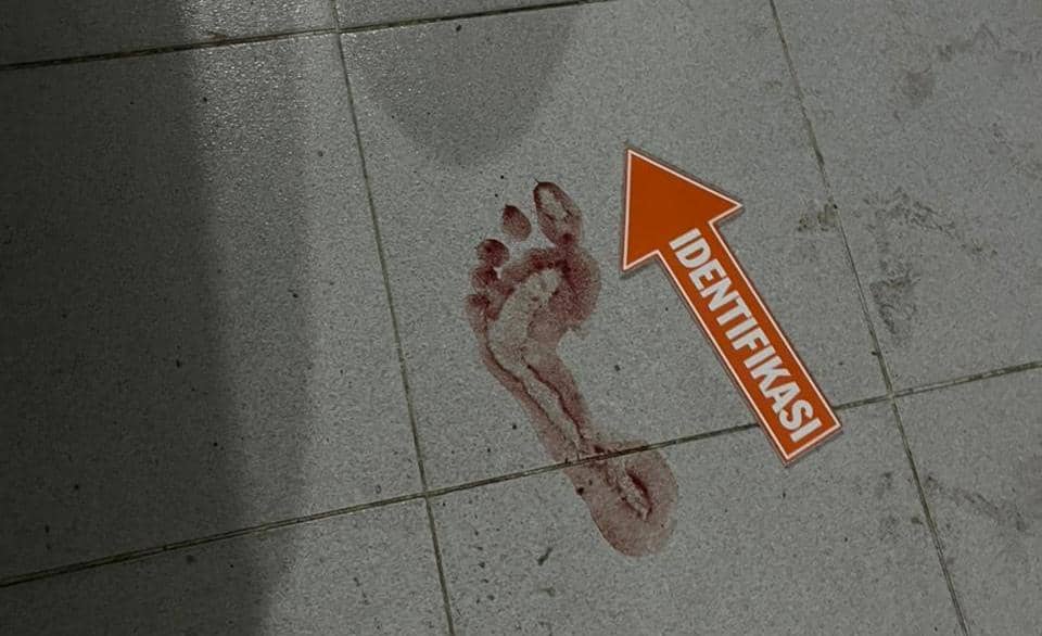 Jejak kaki penuh darah diduga milik pelaku pembunuhan di Palembang 