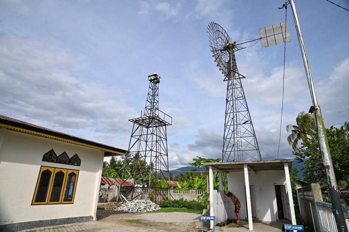 Ilustrasi masjid yang menggunakan tenaga angin sebagai sumber energi kelistrikan. (ANTARA FOTO/Basri Marzuki)