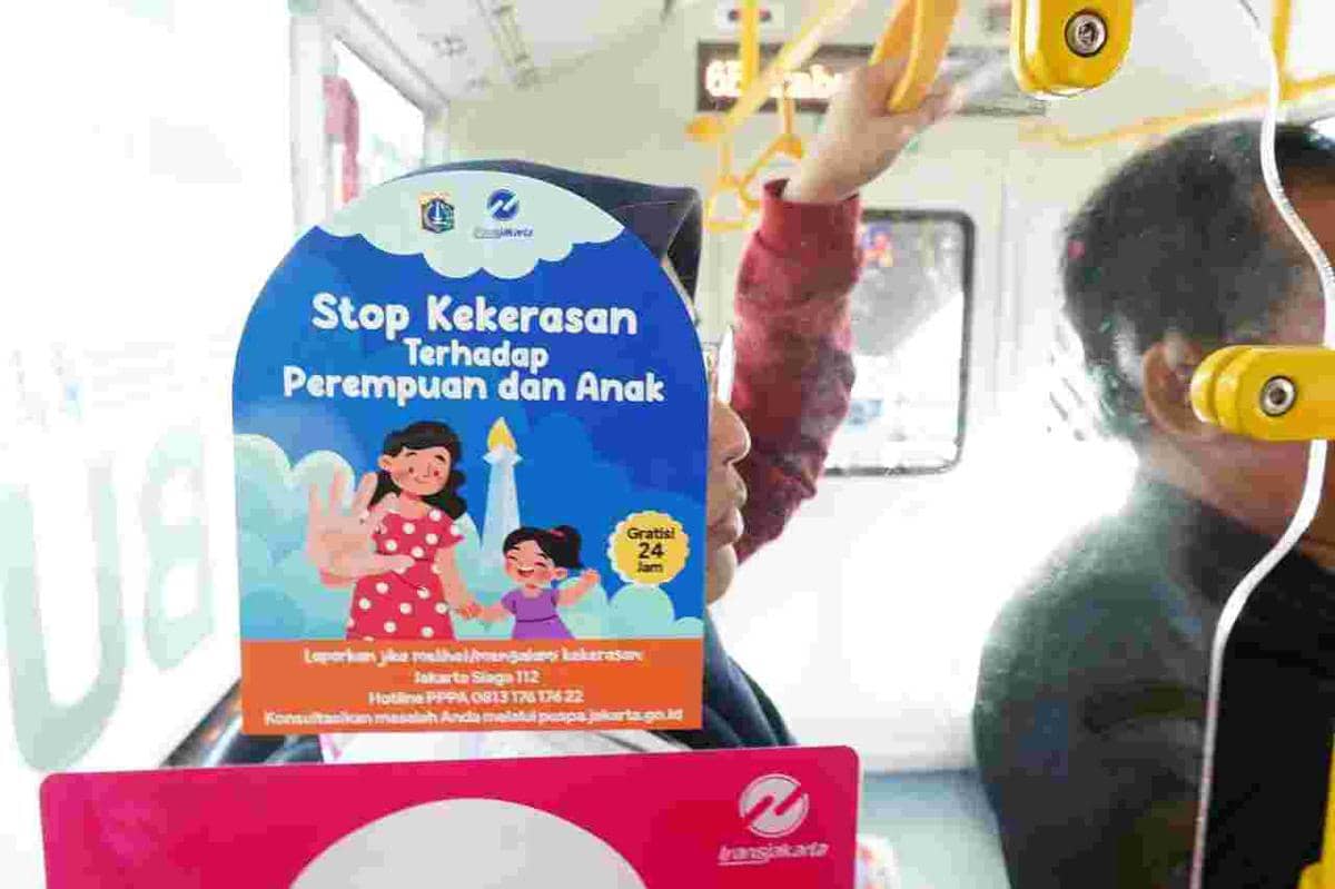 Pemprov DKI Sebar Stiker Layanan Pengaduan Kekerasan di Transjakarta