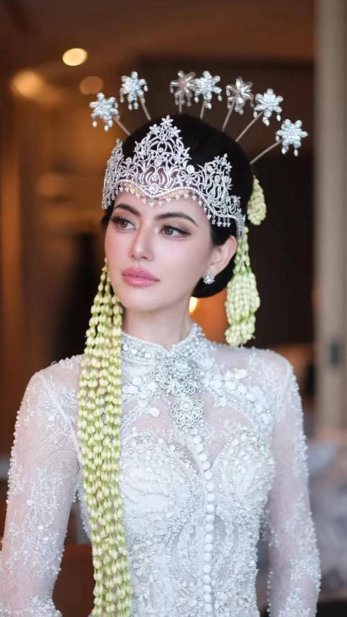 Look Davika Hoorne . (instagram.com/davikah)