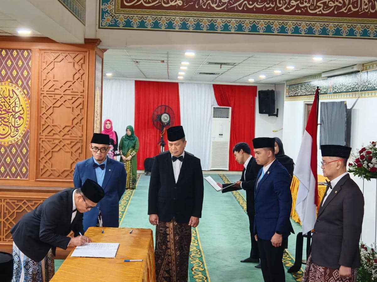 Pelantikan Pejabat Kemenhaj Pakai Sarung, Dasi Kupu-Kupu dan Jas