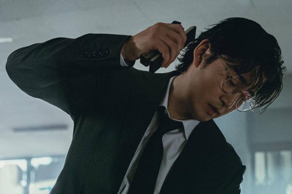 Yoon Kye Sang di drama Korea Heroes Next Door