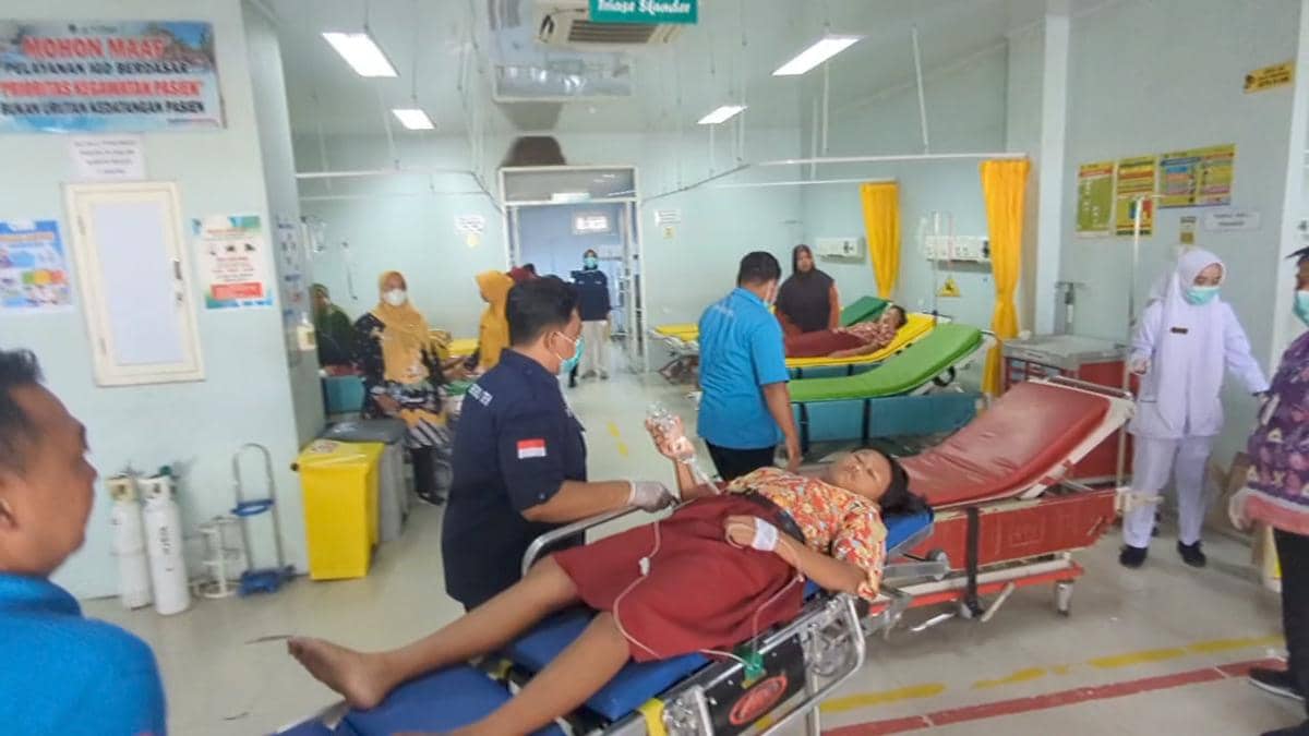 Puluhan anak di Madiun dilarikan ke dua faskes usai santab menu MBG. IDN Times/Riyanto.