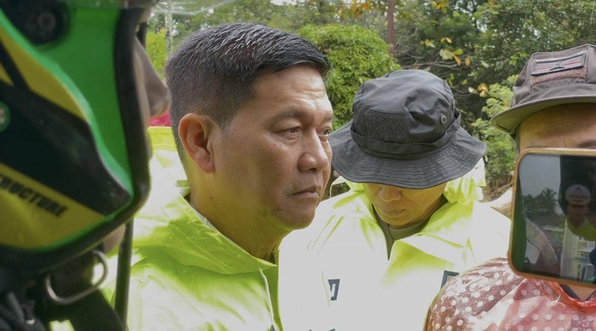 Wakapolda Sumbar saat mengunjungi lokasi banjir bandang.