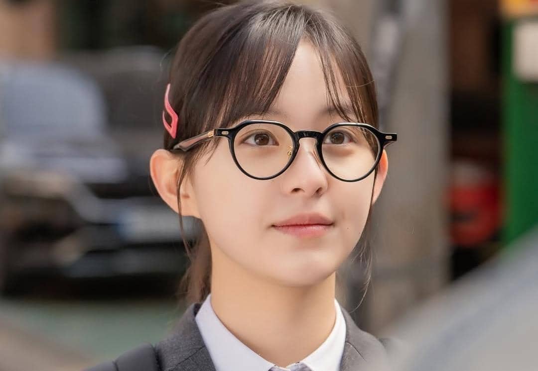 Park Ji Hu di drama Spirit Fingers