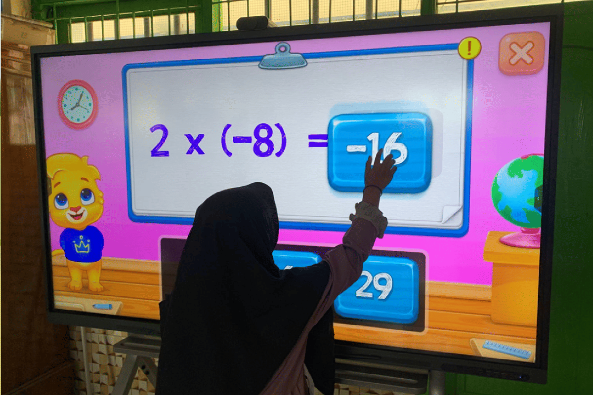potret penggunaan Papan Interaktif Digital di sekolah