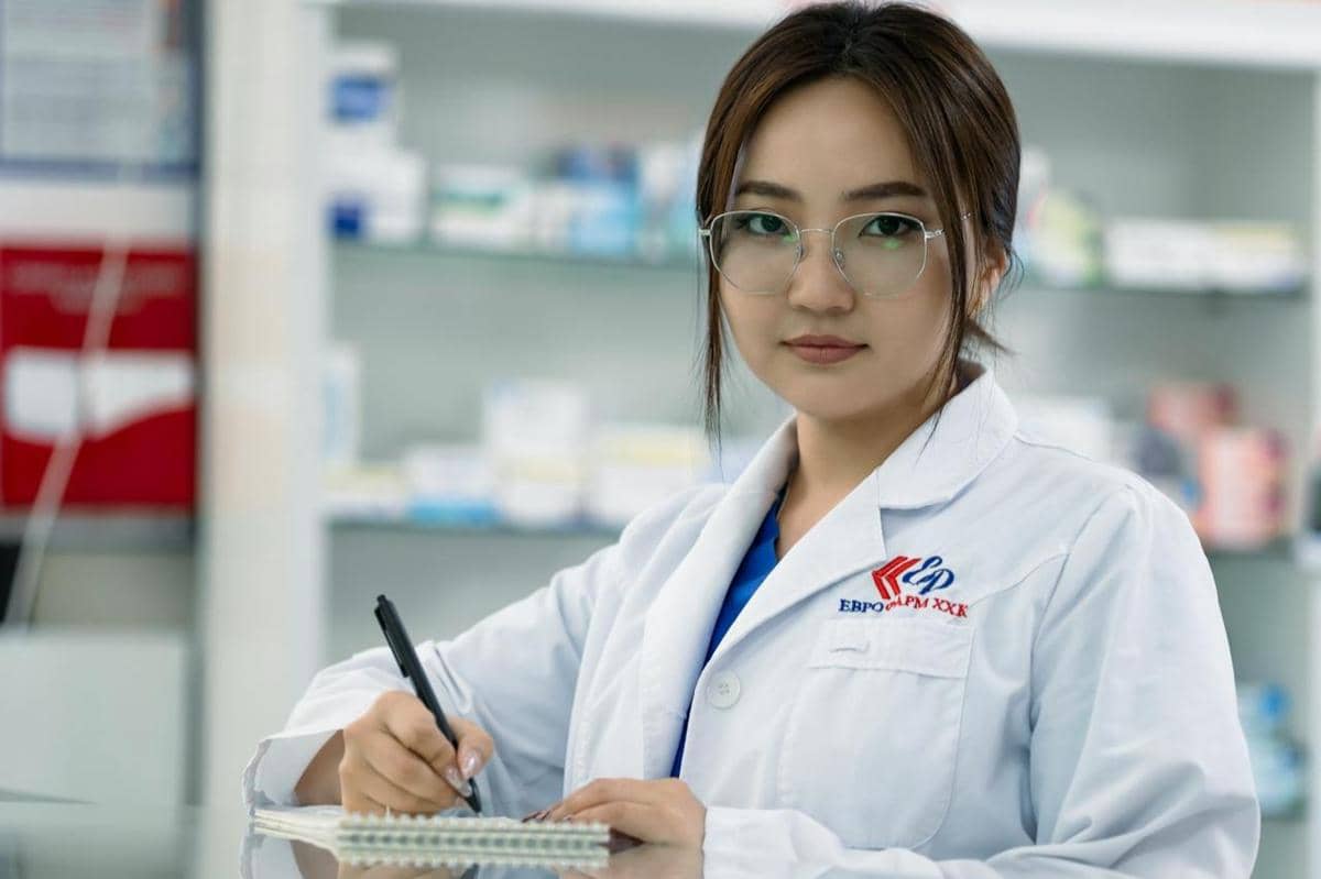 ilustrasi pharmacy asisstant 