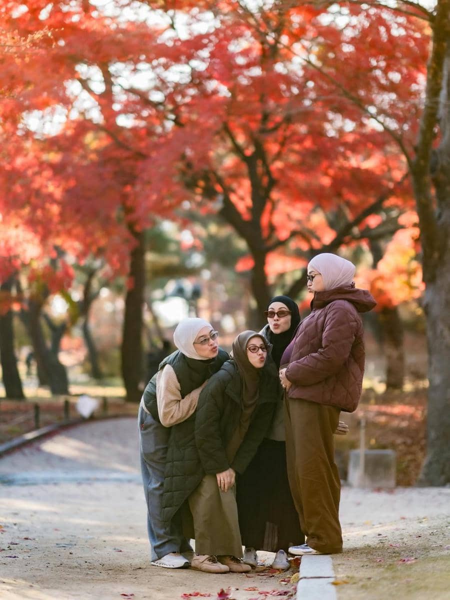 Foto Maternity Nina Zatulini di Korea Selatang bareng Sahabat