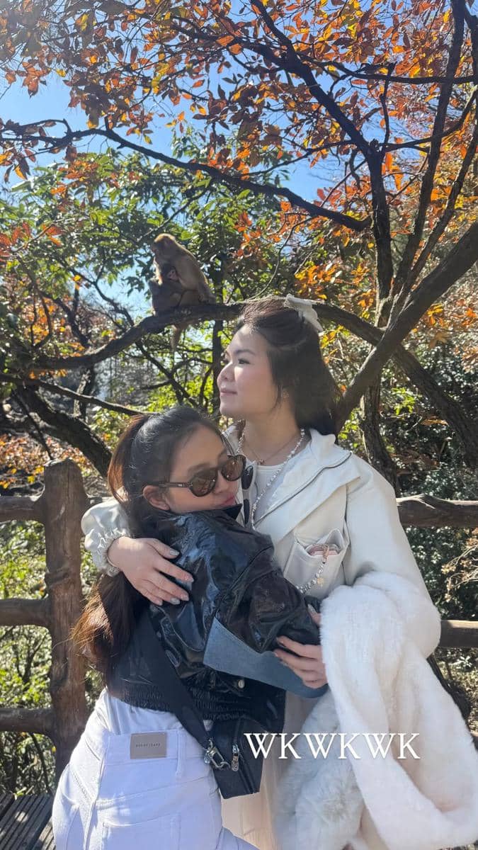 Shani Amelia berwisata ke Gunung Tianzi di China.