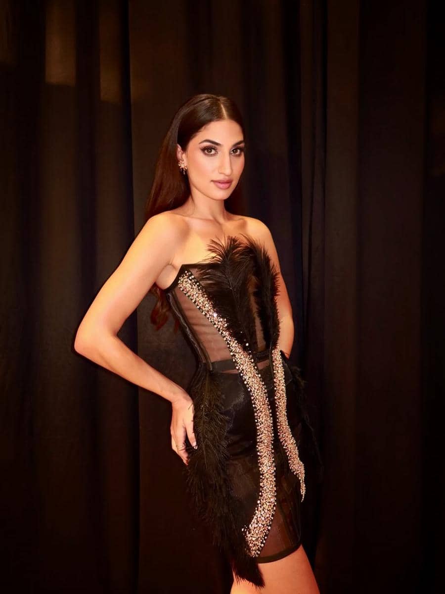 potret Samantha Slewa, Miss Cosmo Kanada 2025