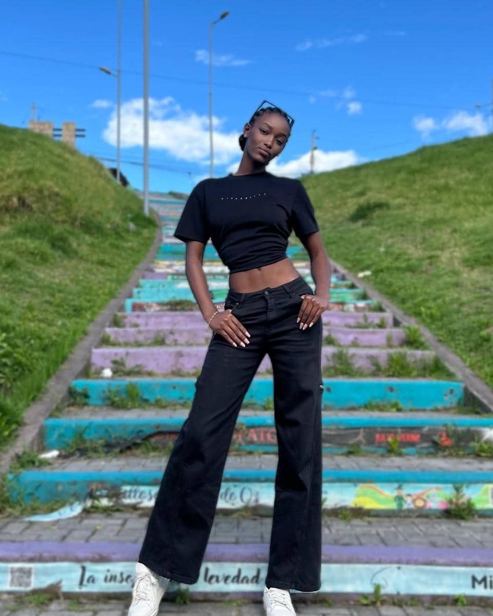 potret Alexandra Mina, Miss Cosmo Ekuador 2025